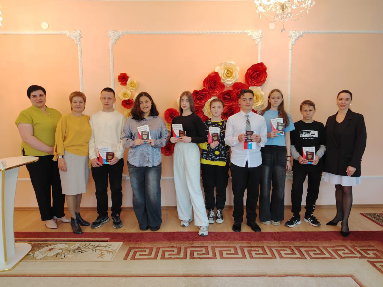 Церемония вручения паспортов в Сорске