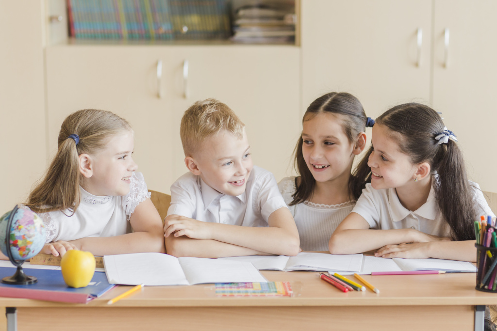 cheerful-kids-chatting-lesson.jpg