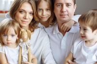 Отделение СФР пересмотрит право на единое пособие для многодетных семей с превышением дохода до 10%